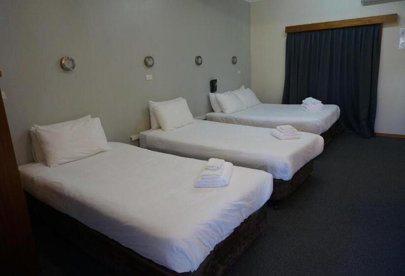 اتاق استاندارد چهار تخته, Gosford Inn Motel