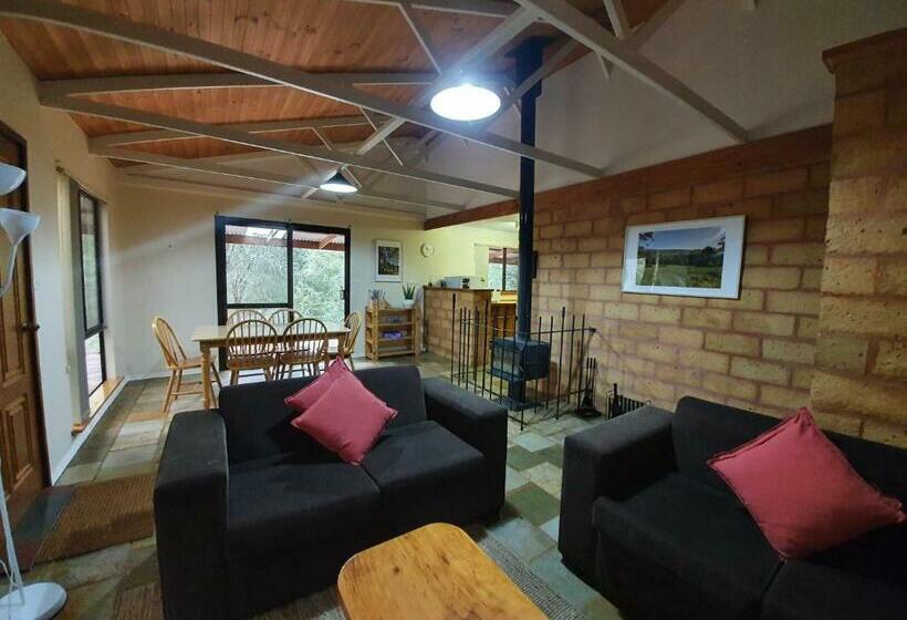 کابین, Little River Farm Cottages