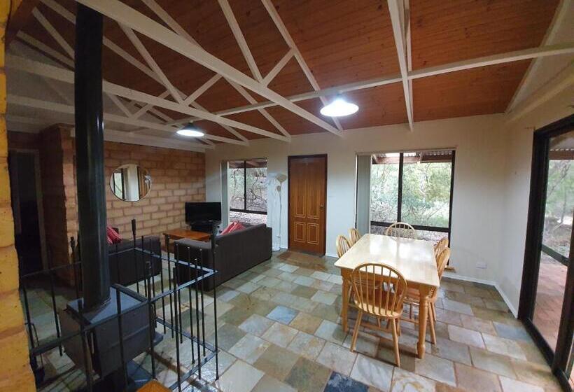 کابین, Little River Farm Cottages