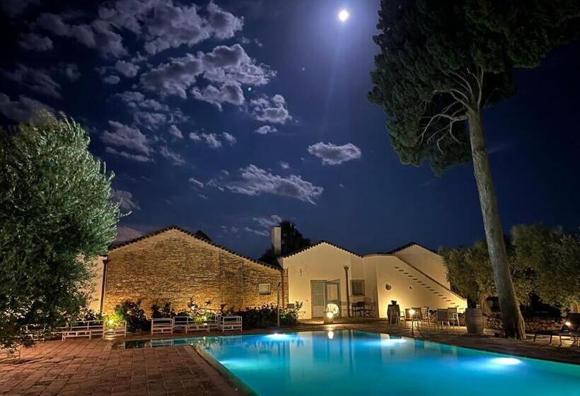 اتاق استاندارد با چشم‌انداز استخر, Masseria Celentano Relais & Agriturismo