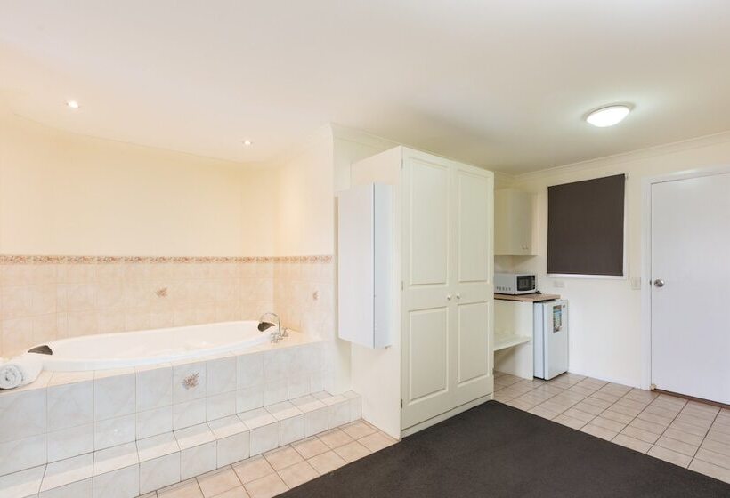 اتاق استاندارد با وان آب گرم, Mid City Plantation Motel