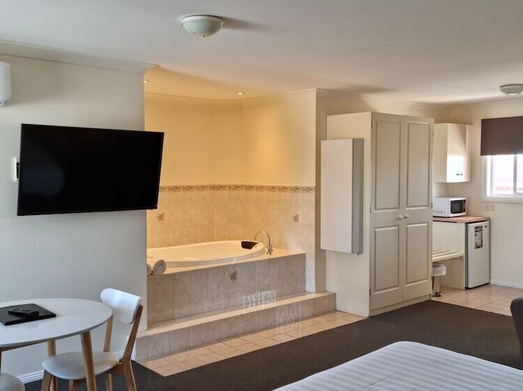 اتاق استاندارد با وان آب گرم, Mid City Plantation Motel
