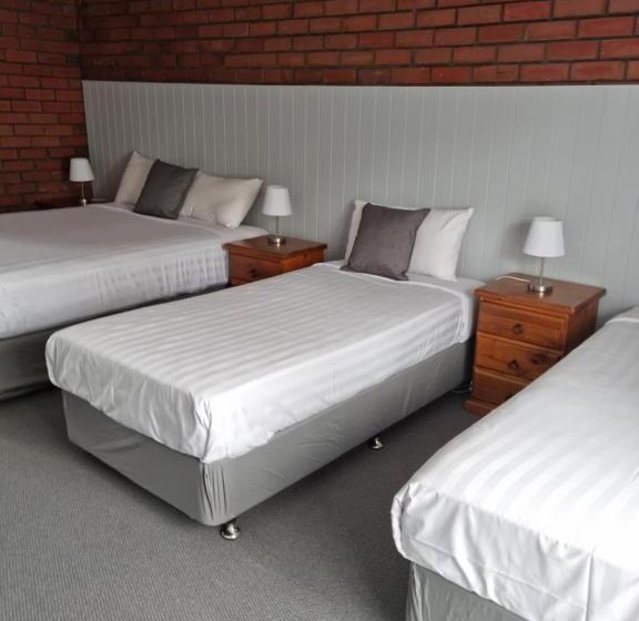 اتاق خانوادگی, Mid City Plantation Motel