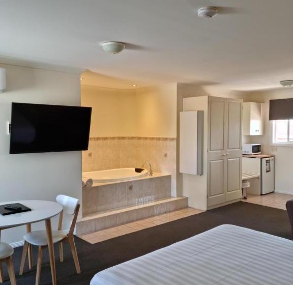 اتاق استاندارد با وان آب گرم, Mid City Plantation Motel
