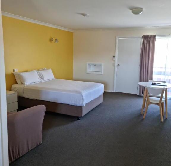 اتاق استاندارد با وان آب گرم, Mid City Plantation Motel