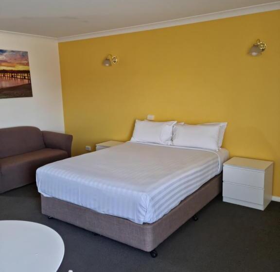 اتاق استاندارد با وان آب گرم, Mid City Plantation Motel