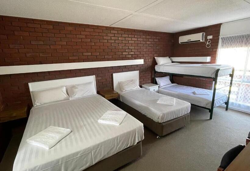 اتاق خانوادگی, Mid City Plantation Motel