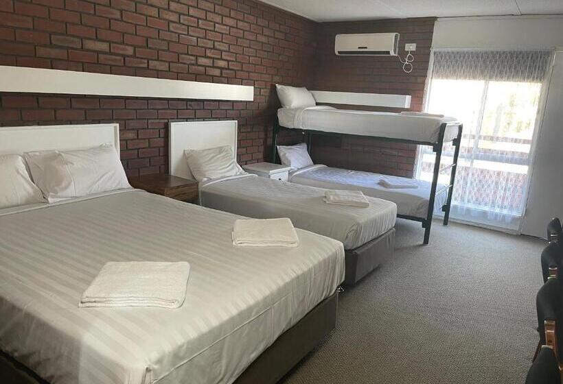 اتاق خانوادگی, Mid City Plantation Motel