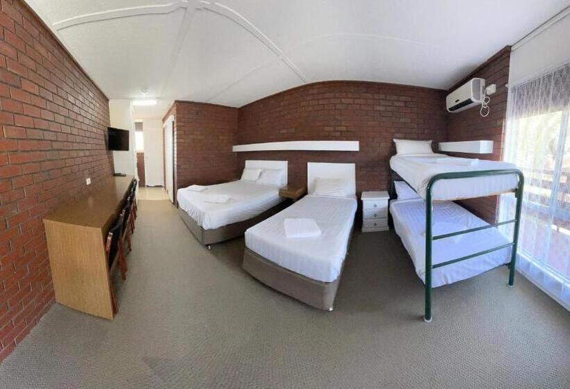 اتاق خانوادگی, Mid City Plantation Motel