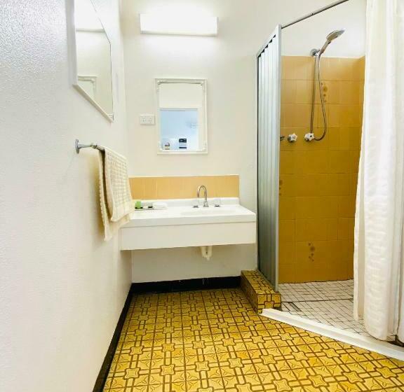 اتاق استاندارد, Mid Valley Motel