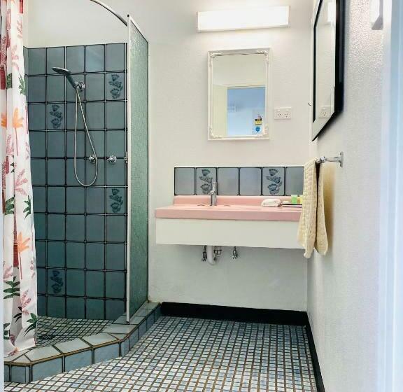 اتاق استاندارد, Mid Valley Motel