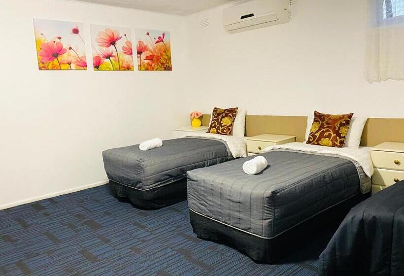 اتاق خانوادگی, Mid Valley Motel
