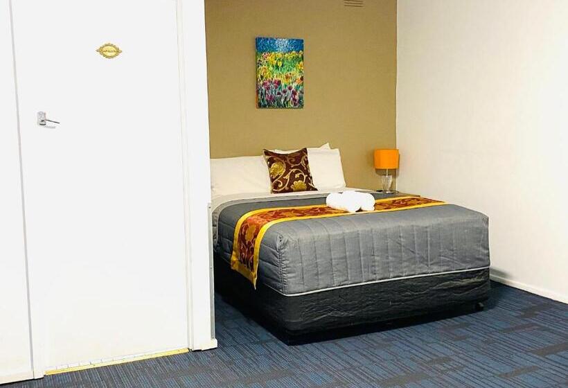 اتاق خانوادگی, Mid Valley Motel
