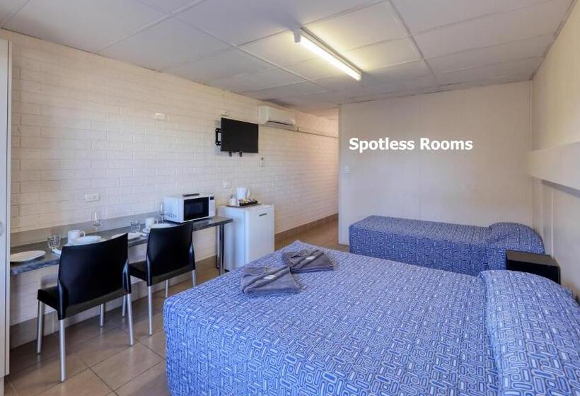 اتاق استاندارد, Motel 707