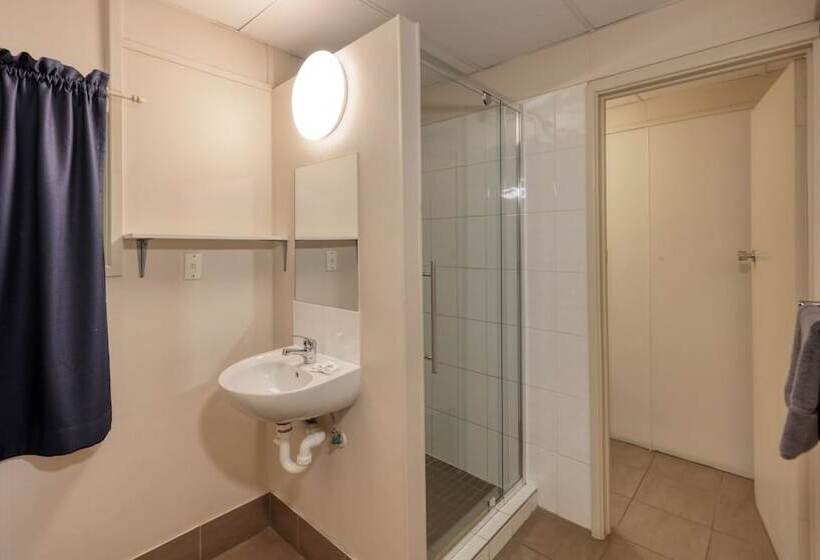اتاق استاندارد, Motel 707