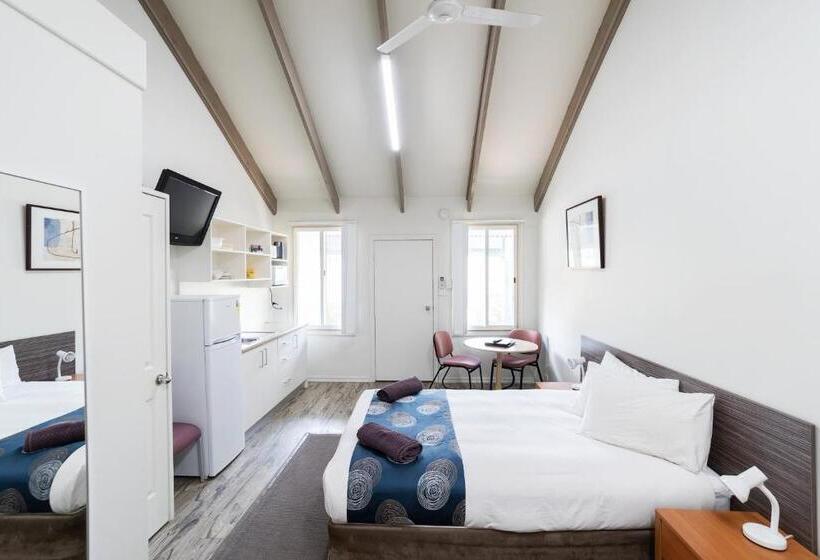 استودیوی استاندارد, Canberra Ave Villas