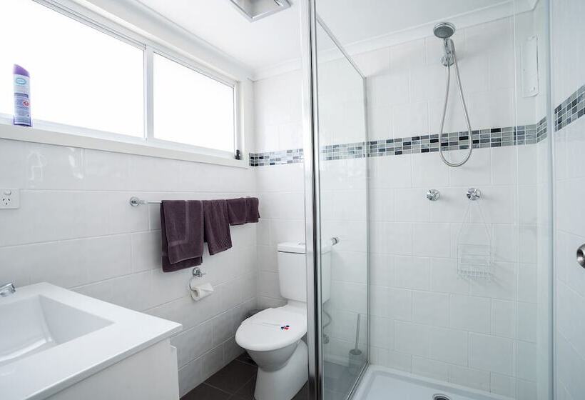 استودیوی استاندارد, Canberra Ave Villas