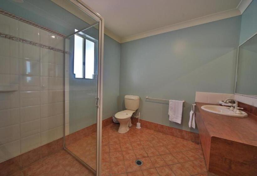 اتاق سوپریور با تخت بزرگ, Emerald Explorers Inn