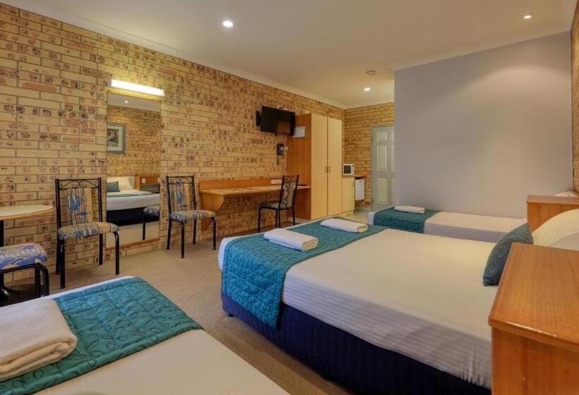 اتاق خانوادگی, Mulga Country Motor Inn