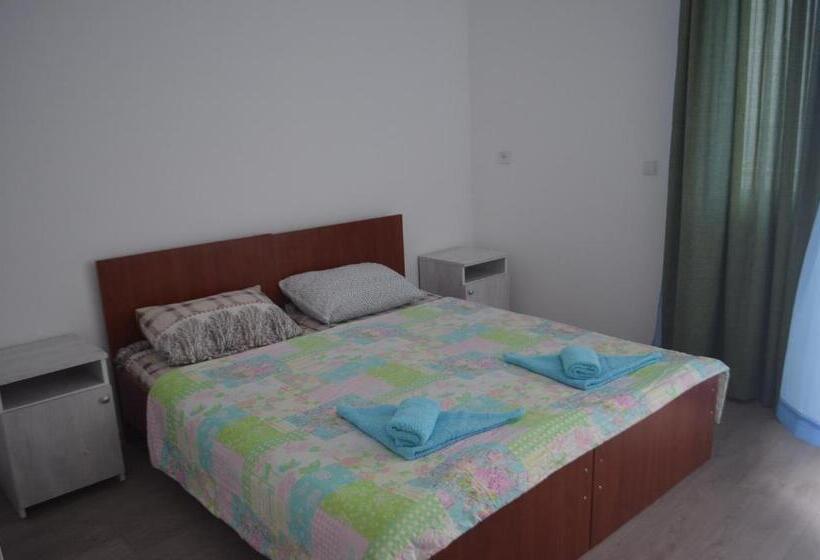 اتاق استاندارد چهار تخته با چشم‌انداز دریا, Akhmed Guest House