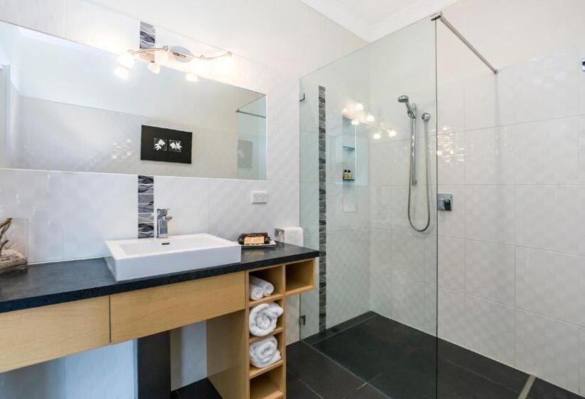 استودیوی سوپریور, Seascape Accommodation