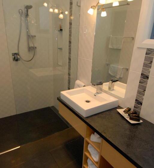 استودیوی استاندارد, Seascape Accommodation