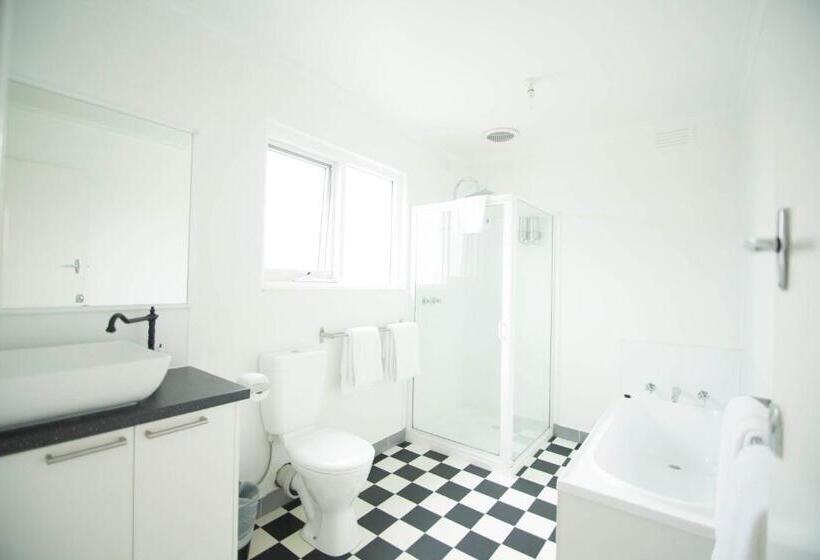 1 Bedroom Penthouse Apartment, Siesta Central Apartments