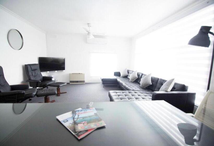 1 Bedroom Penthouse Apartment, Siesta Central Apartments