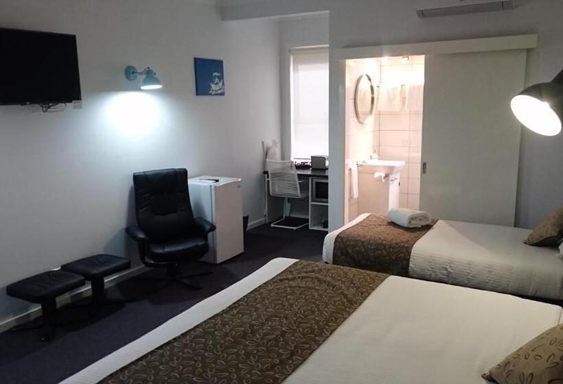 استودیوی استاندارد, Siesta Central Apartments