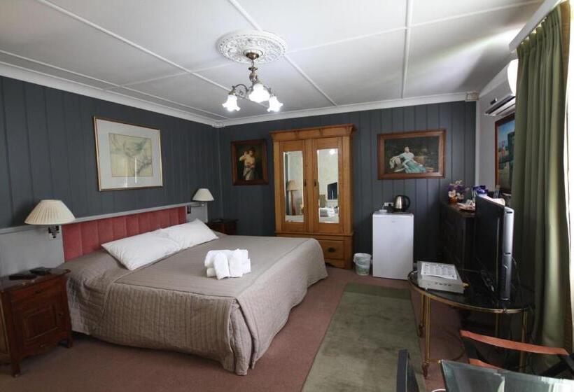 Deluxe Suite King Bed, Bourke Riverside Motel