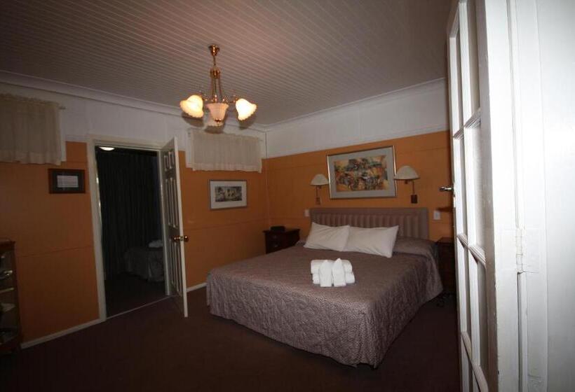 سوییت لوکس, Bourke Riverside Motel