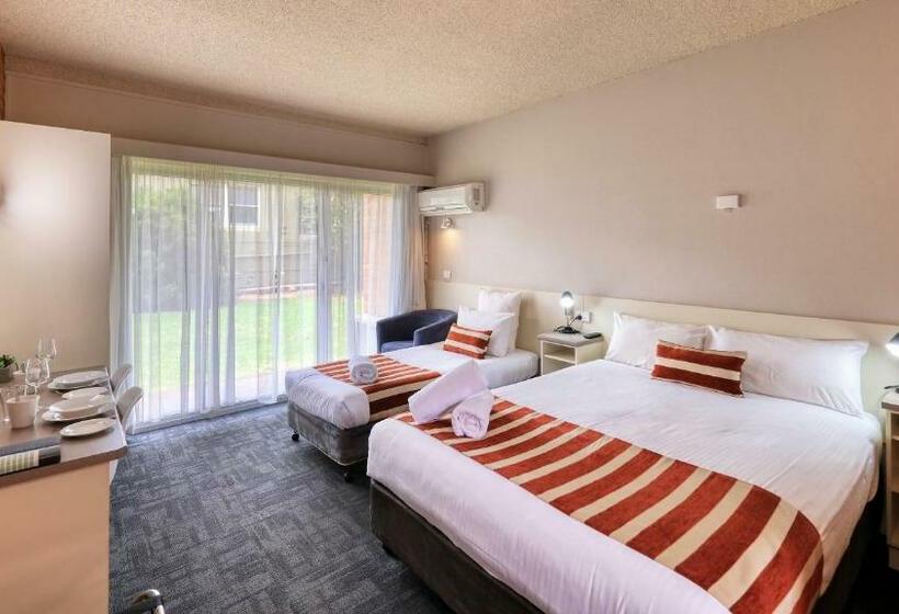 اتاق استاندارد, Court Street Motel