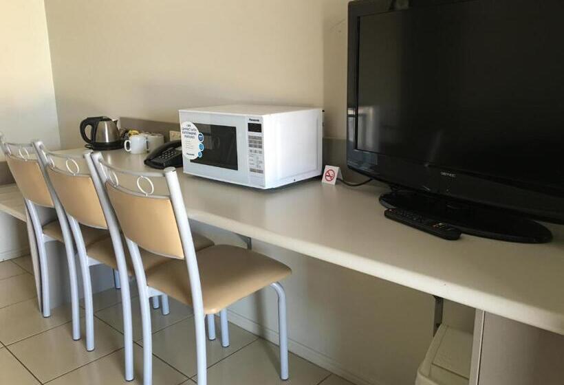اتاق اجرایی, Blackwater Motor Inn