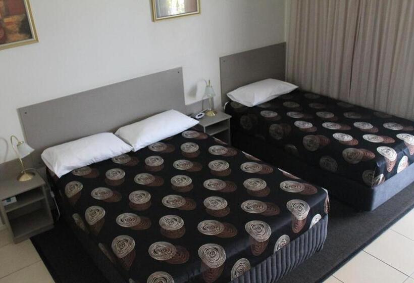 اتاق اجرایی سه نفره, Blackwater Motor Inn