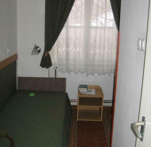 اتاق استاندارد یک نفره, Mater Salvatoris House