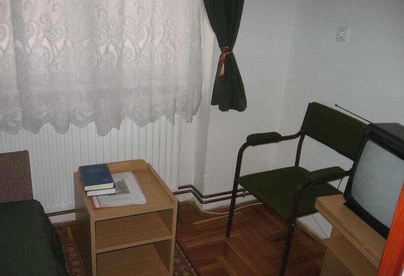 اتاق استاندارد یک نفره, Mater Salvatoris House