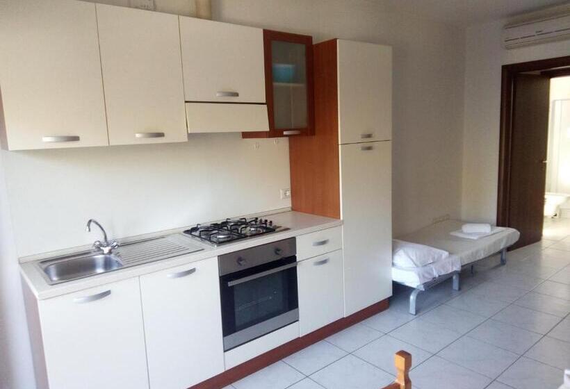 استودیوی استاندارد, Residence Maryel