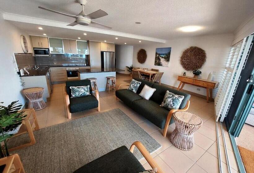 2 Bedroom Apartment with Views, The Norfolks On Moffat Beach