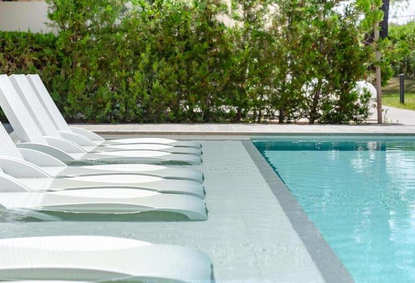 1 Bedroom Premium Apartment with Terrace, Aparthotel Bahia Pollensa