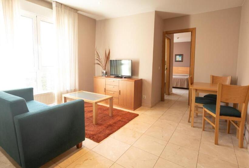 آپارتمان خانوادگی, Apartamentos Ciudad de Lugo