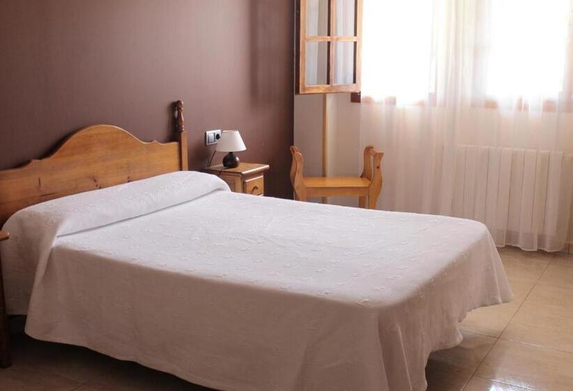 اتاق استاندارد, Hostal Mont Royal