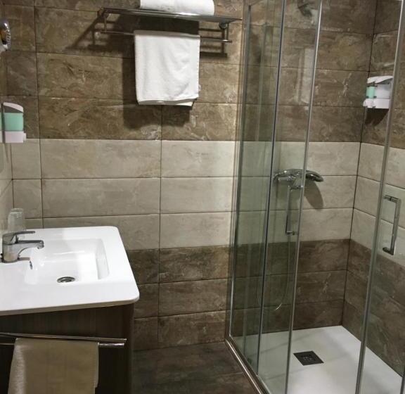 اتاق استاندارد, Hostal Mont Royal