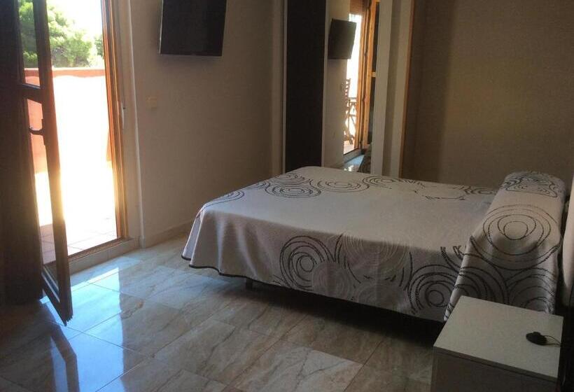 اتاق لوکس با بالکن, Hostal Mont Royal