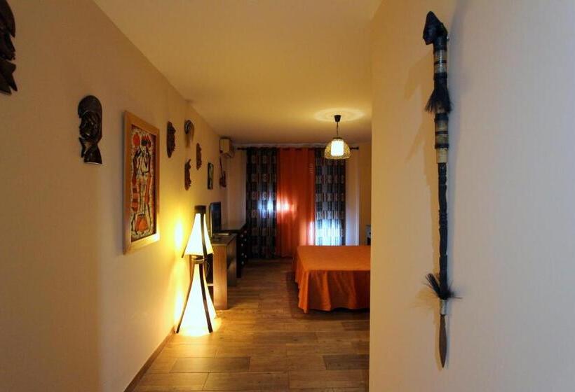 سوییت, Hostal Mont Royal