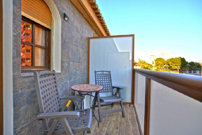 اتاق لوکس با بالکن, Hostal Mont Royal