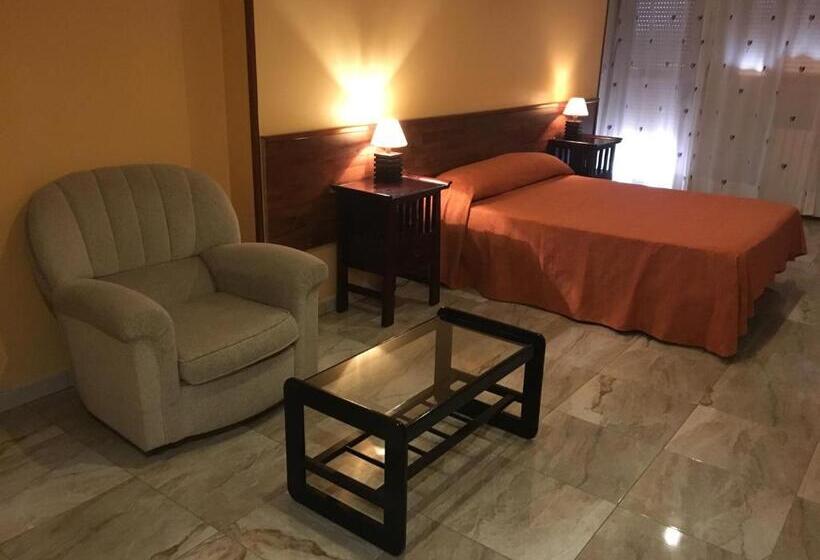 سوییت, Hostal Mont Royal