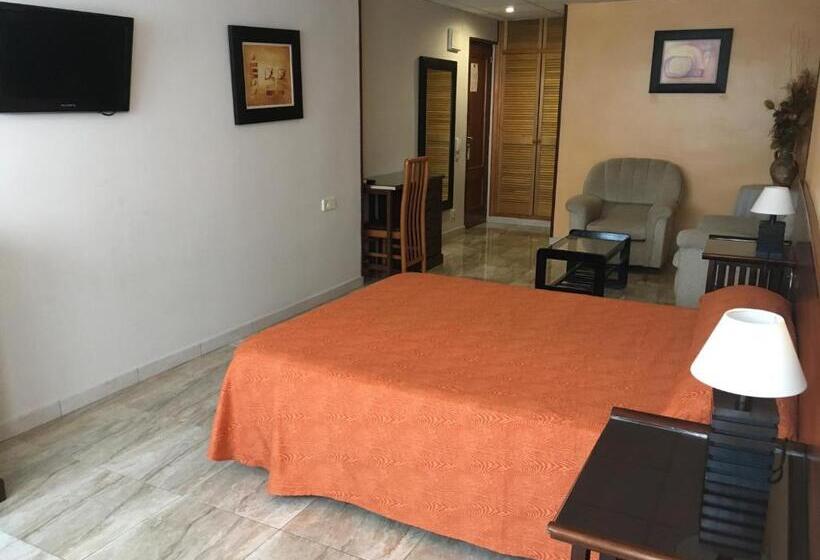سوییت, Hostal Mont Royal