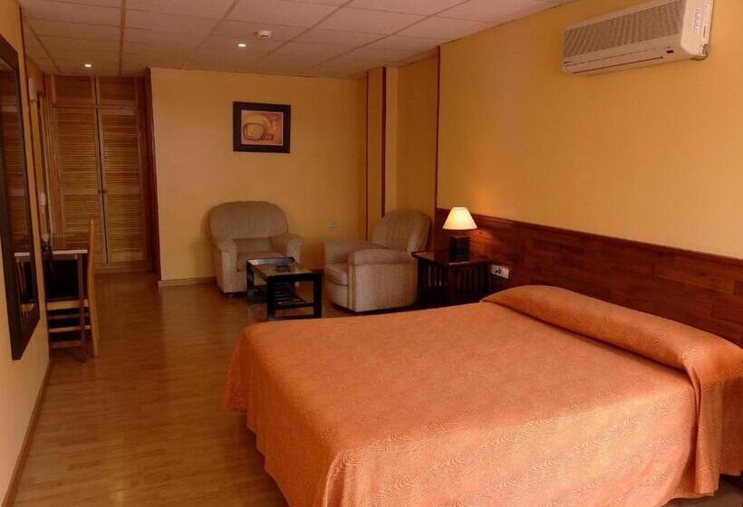 سوییت, Hostal Mont Royal