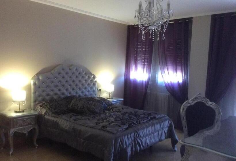 سوییت, Hostal Mont Royal