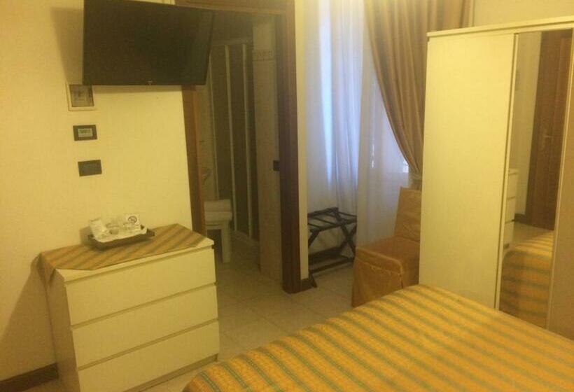 Standard Room, Agli Artisti